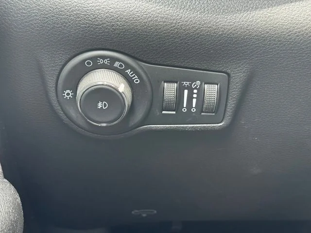 Certified Used 2024 White Jeep Latitude image 22