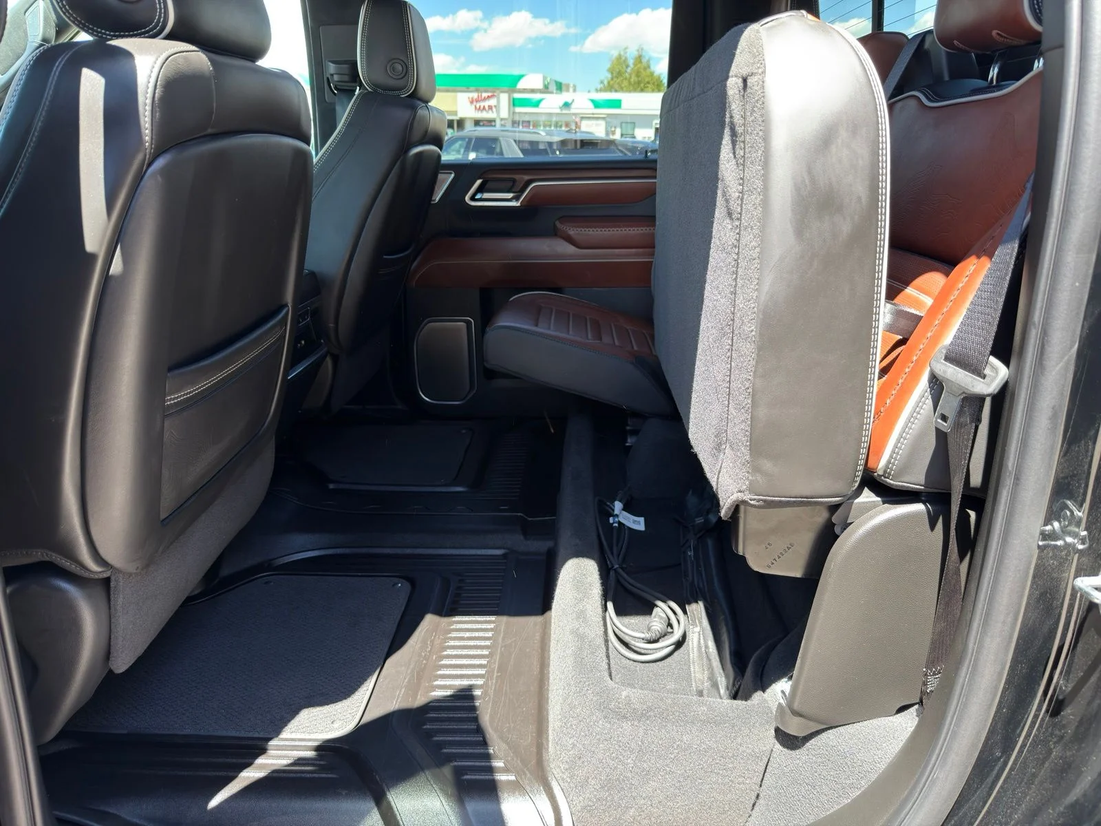 Used 2025 Black GMC Denali Ultimate image 31