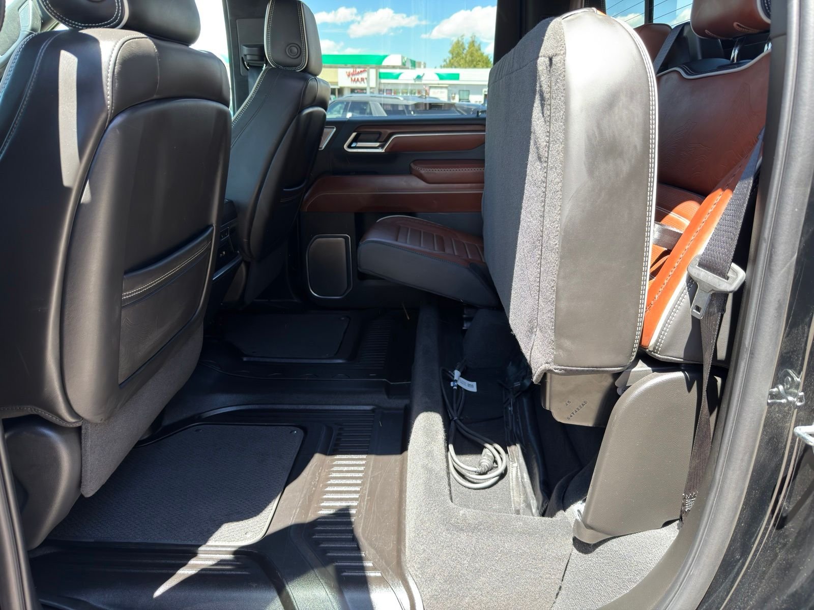 Used 2025 Onyx Black GMC Denali Ultimate image 31