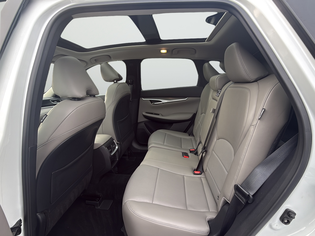 Used 2023 White INFINITI LUXE image 26