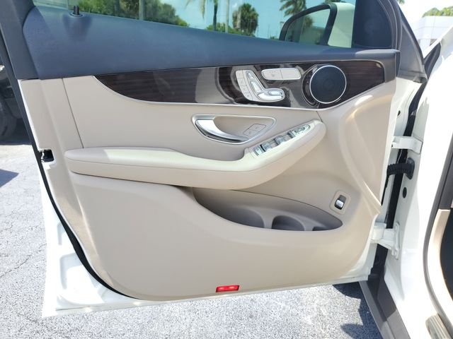 Used 2021  Mercedes-Benz GLC 300 image 11