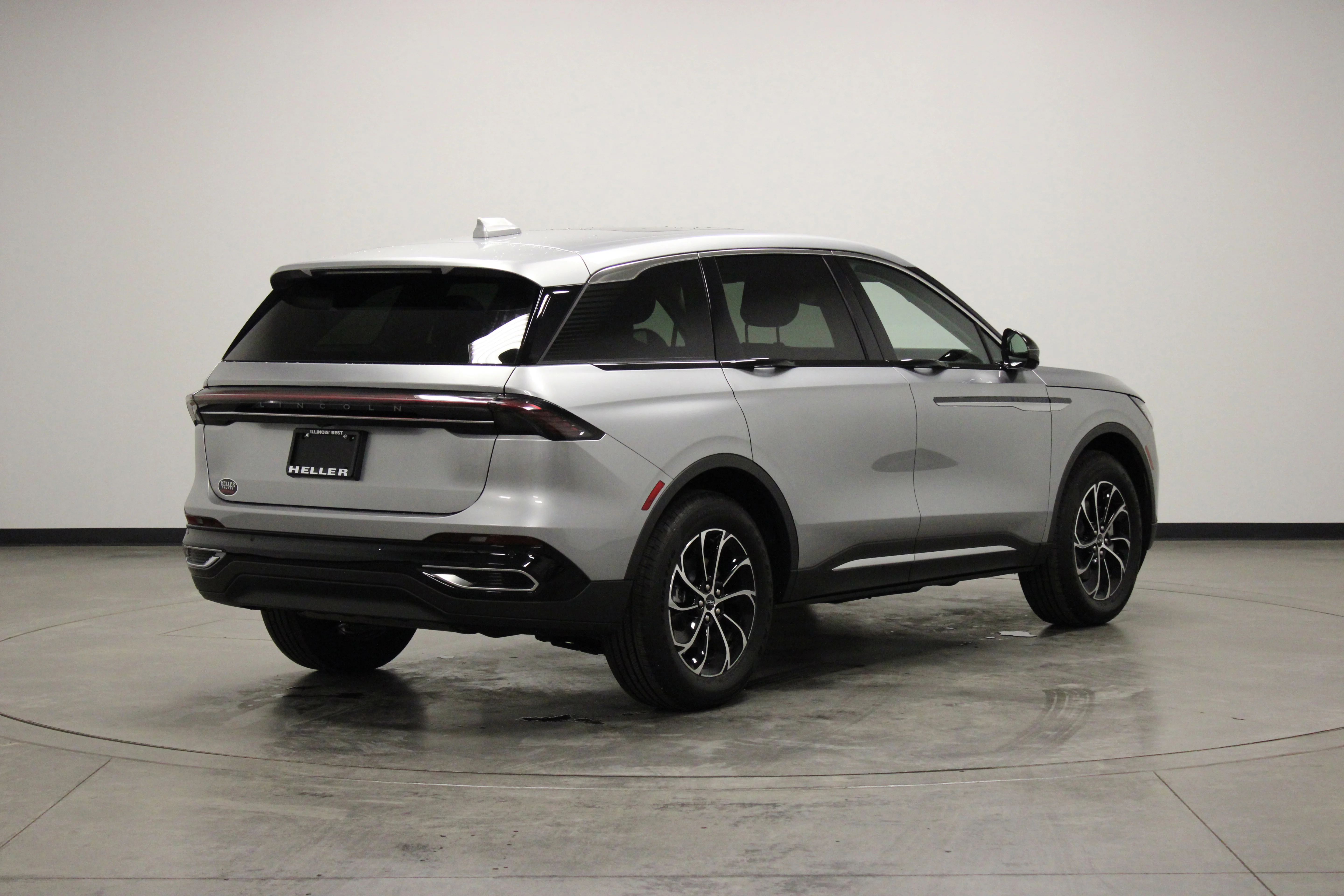 Used 2026 Radiance Metallic Lincoln Premiere image 8