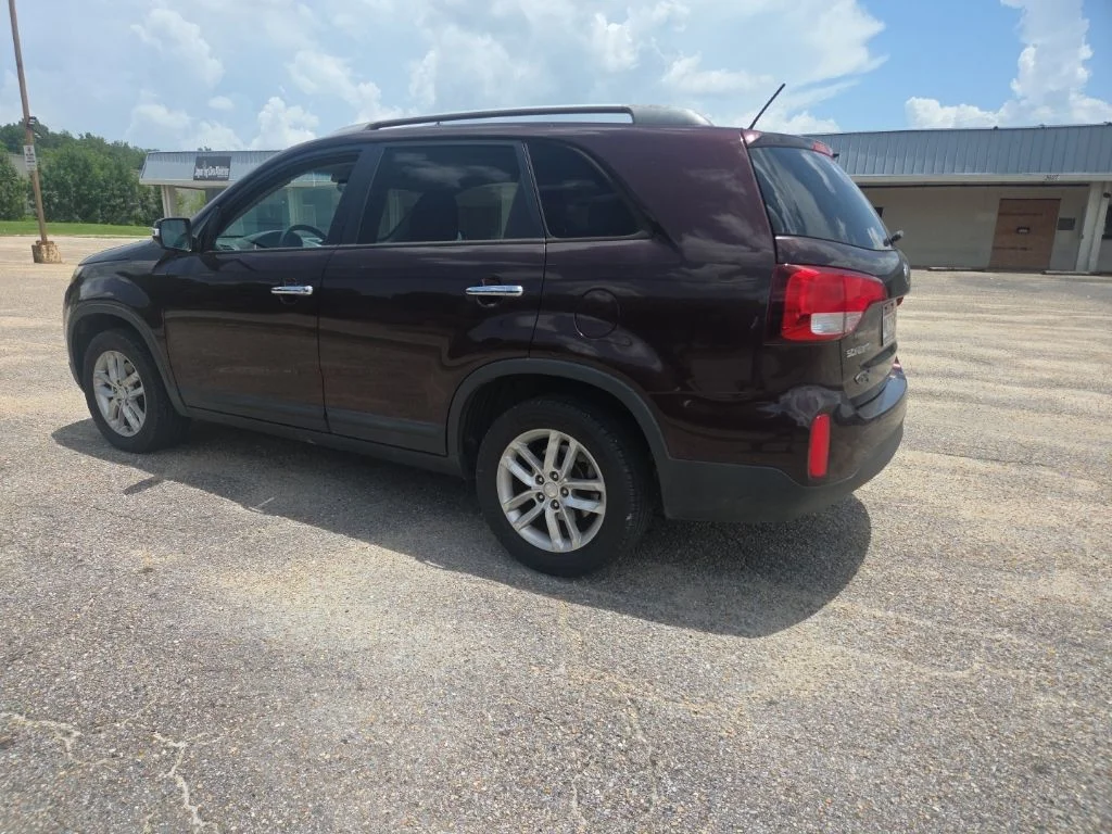 Used 2015 Red Kia LX image 10