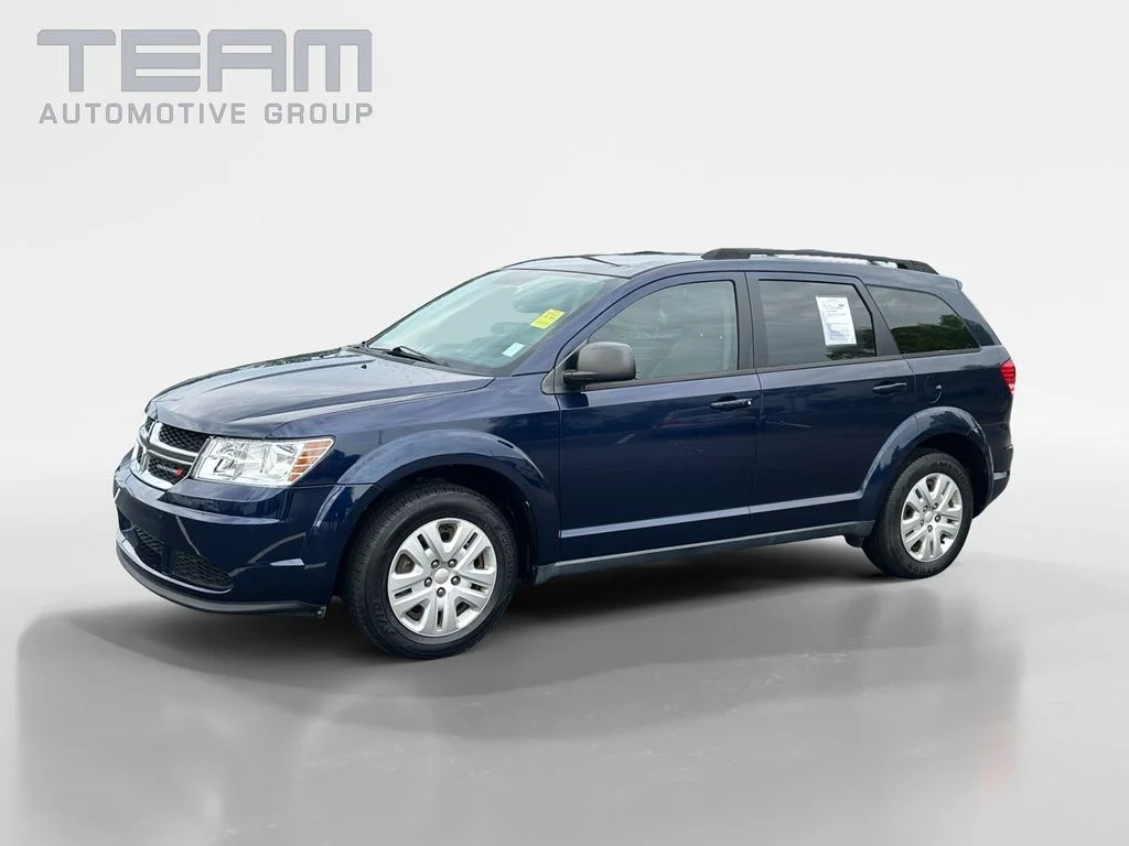 Used 2018 Blue Dodge SE image 3