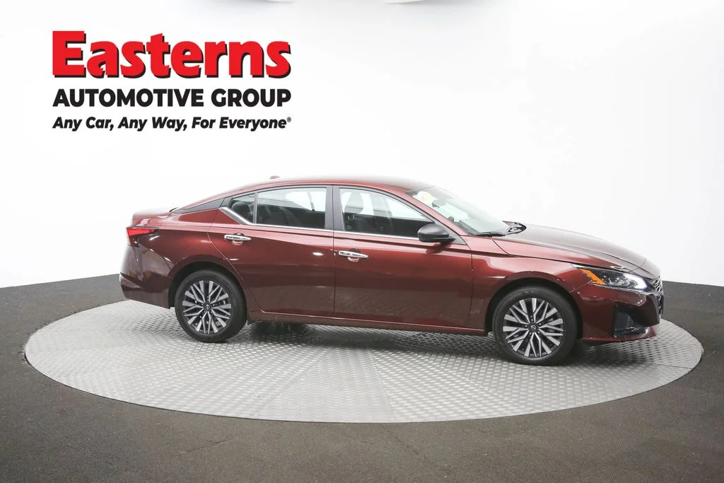 Used 2025 Red Nissan 2.5 SV image 42