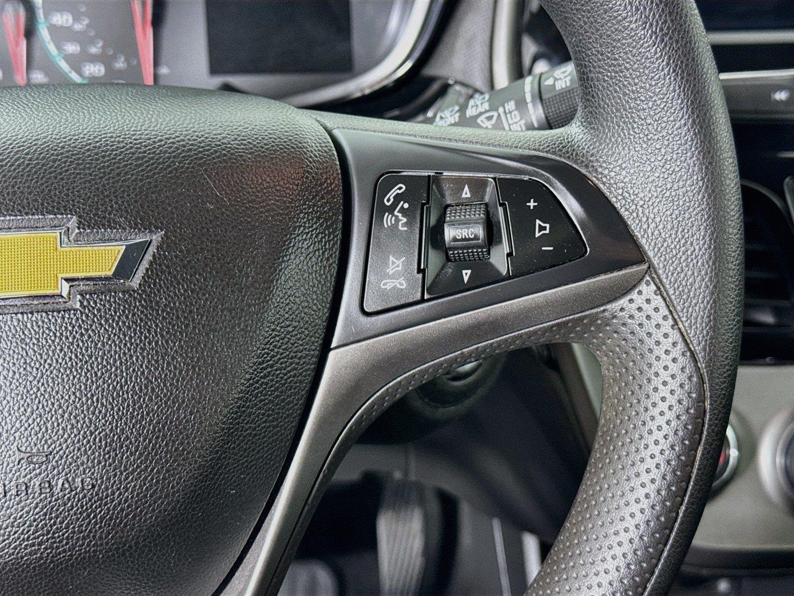 Used 2021 Silver Ice Chevrolet 1LT image 17