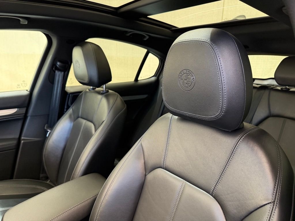 New 2025 Vesuvio Gray Metallic Exterior Paint Alfa Romeo Base image 31