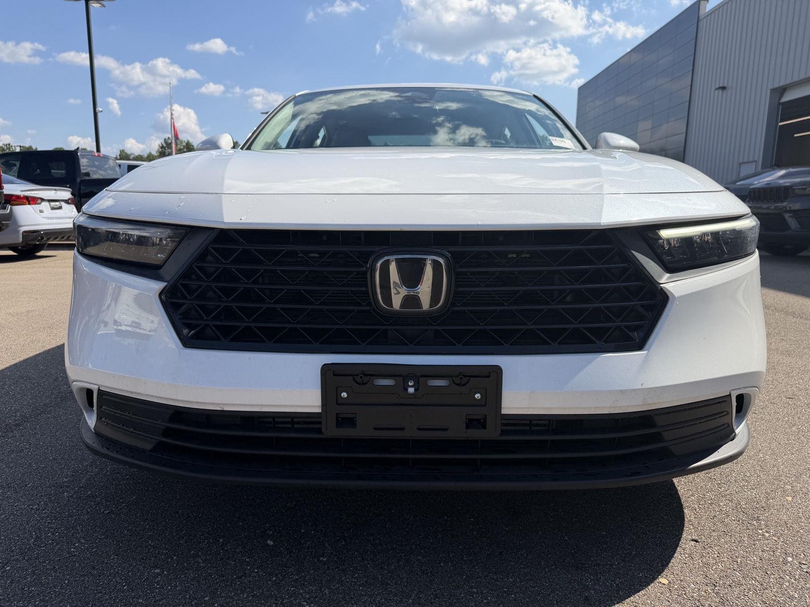 Used 2024 Platinum White Pearl Honda EX image 24