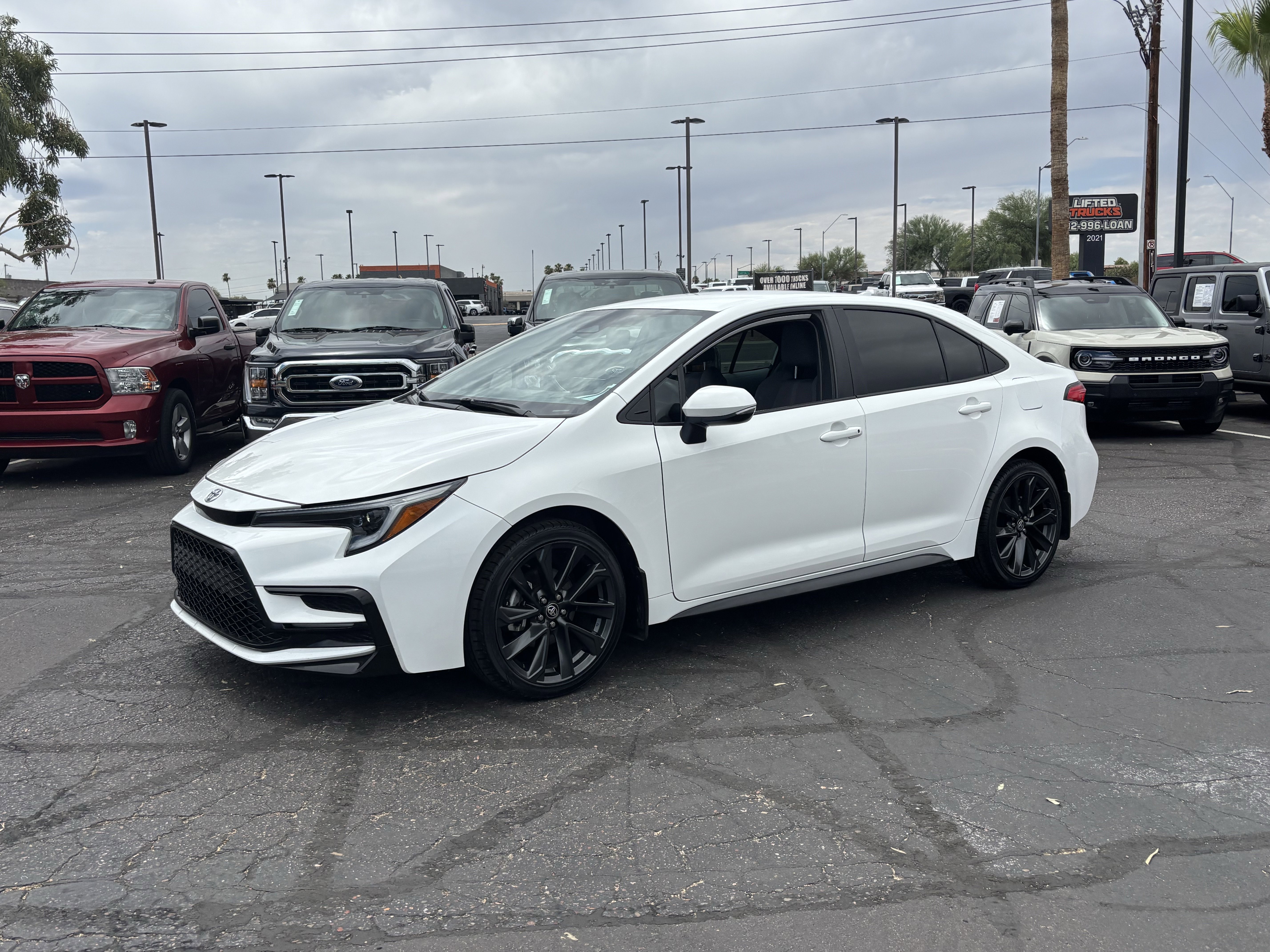 Used 2024 Ice Toyota SE image 6