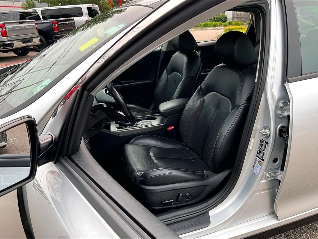 Used 2020 Silver Kia SE image 10