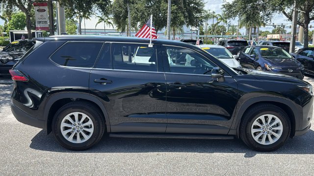 Used 2025 Midnight Black Metallic Toyota XLE image 10