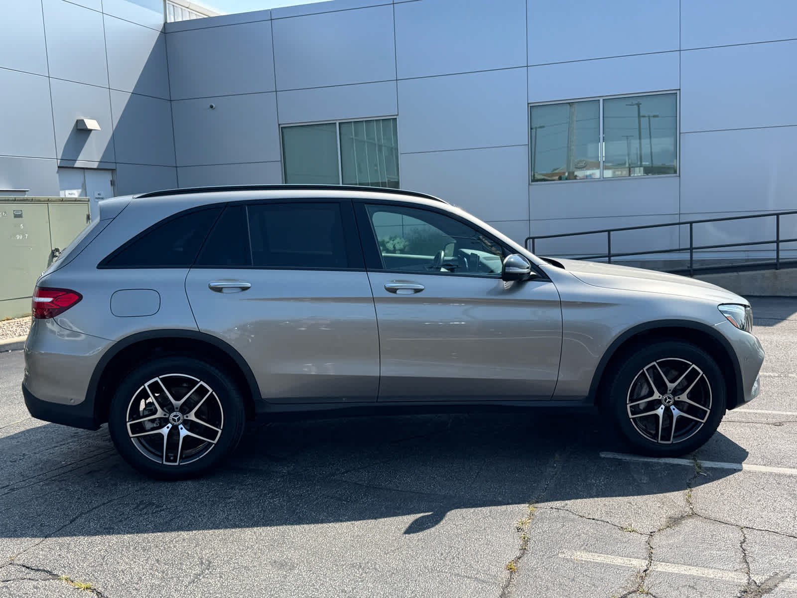 Used 2019 Mojave Silver Metallic Mercedes-Benz GLC 300 image 10