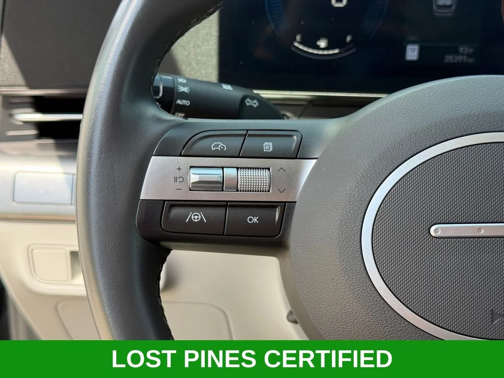 Used 2025 Black Hyundai SEL image 12