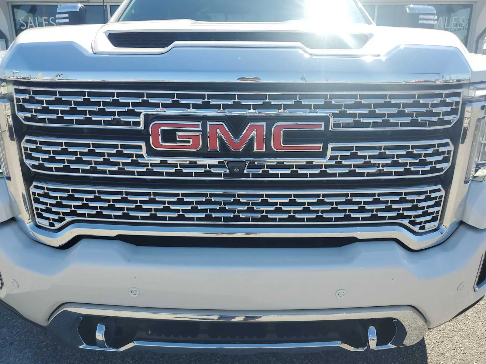 Used 2022 WHITE FROST TRICOAT GMC Denali image 13