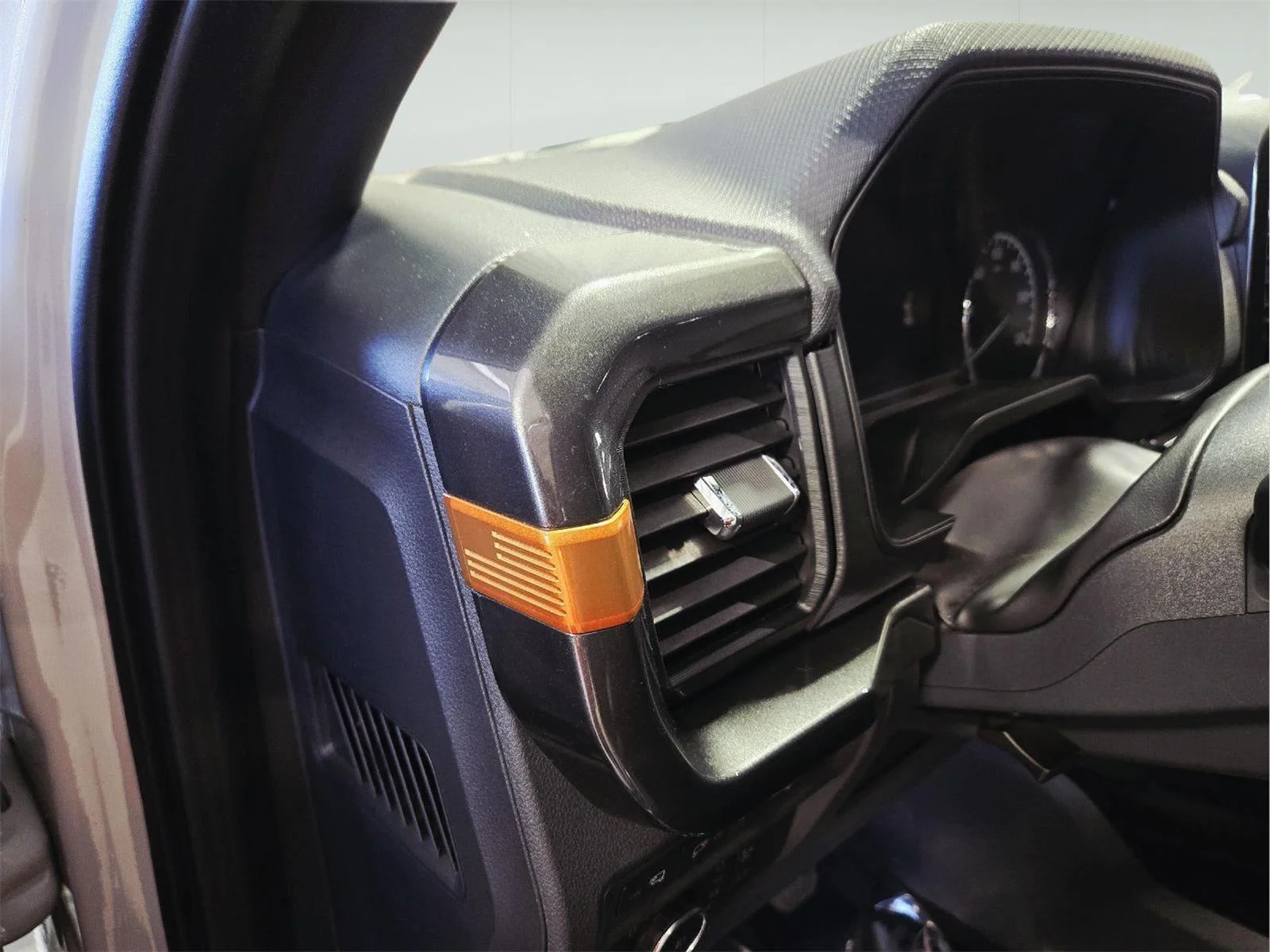 Used 2023 Avalanche Gray Ford Tremor image 14
