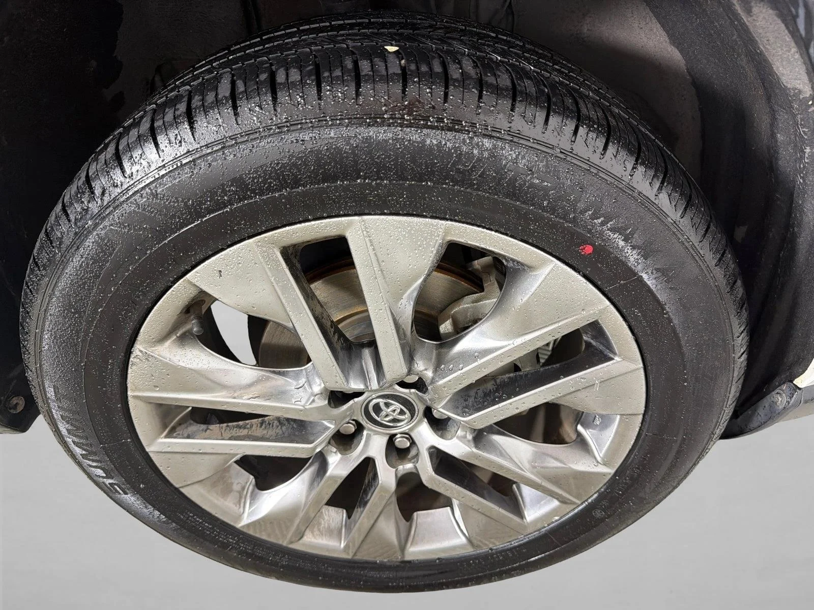 Used 2020 White Toyota XLE Premium image 13