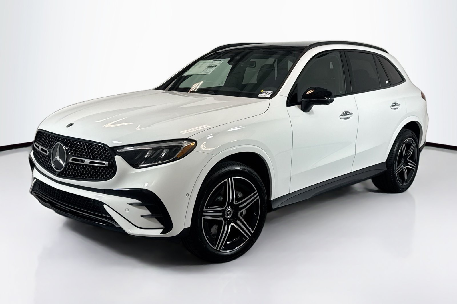 New 2026 Polar White Mercedes-Benz GLC 300 image 1