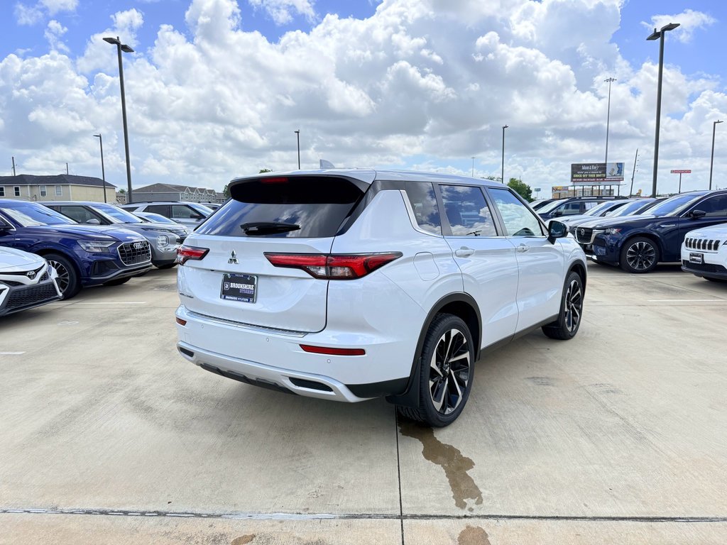 Used 2023  Mitsubishi SE Special Edition image 7