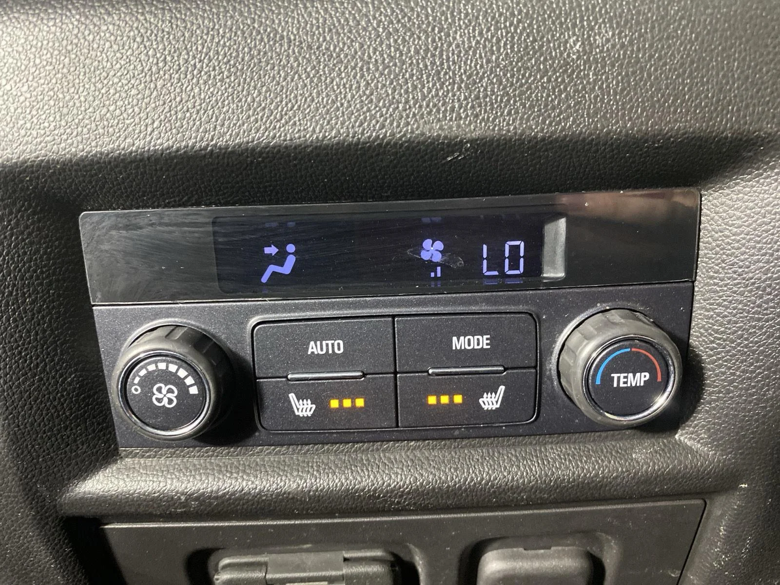Used 2019 Silver Ice Metallic Chevrolet Premier image 28