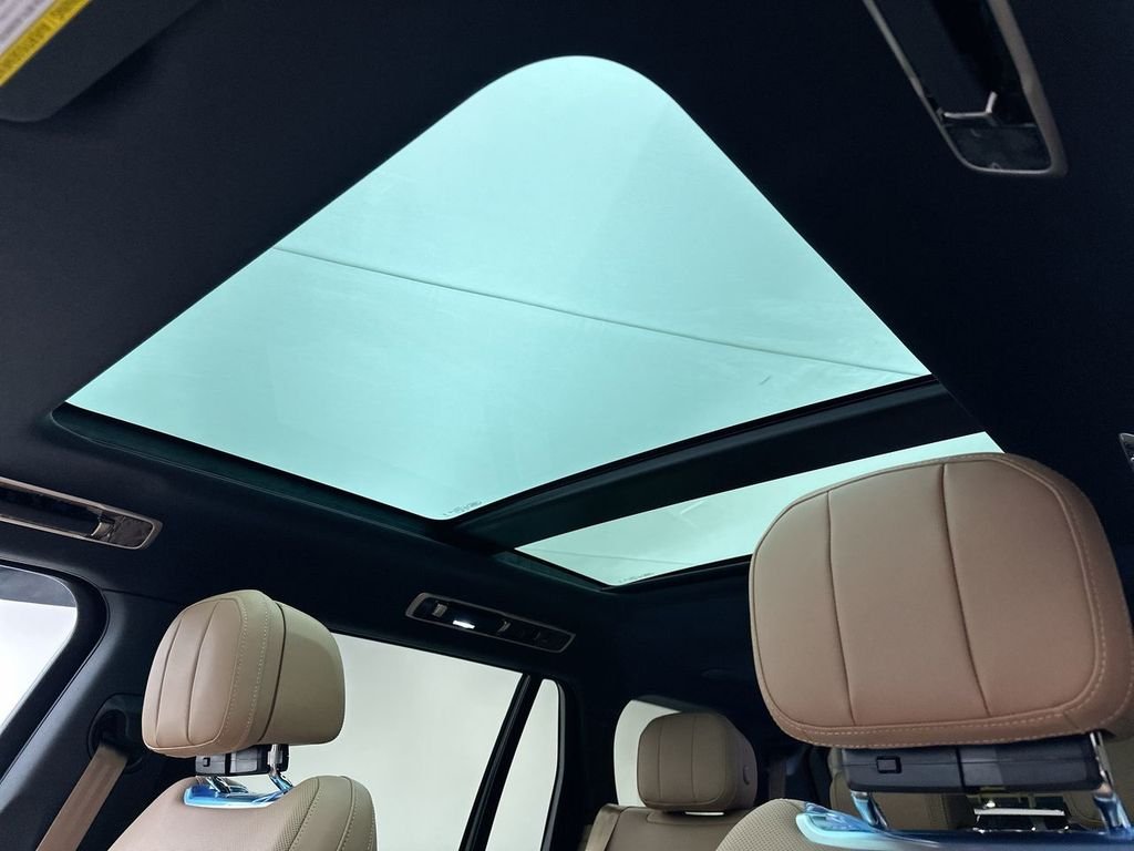 New 2026 Belgravia Green Land Rover SE image 11