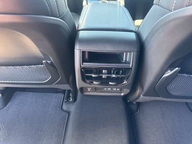 New 2026 Bright White Clear-Coat Exterior Paint Jeep Altitude image 12