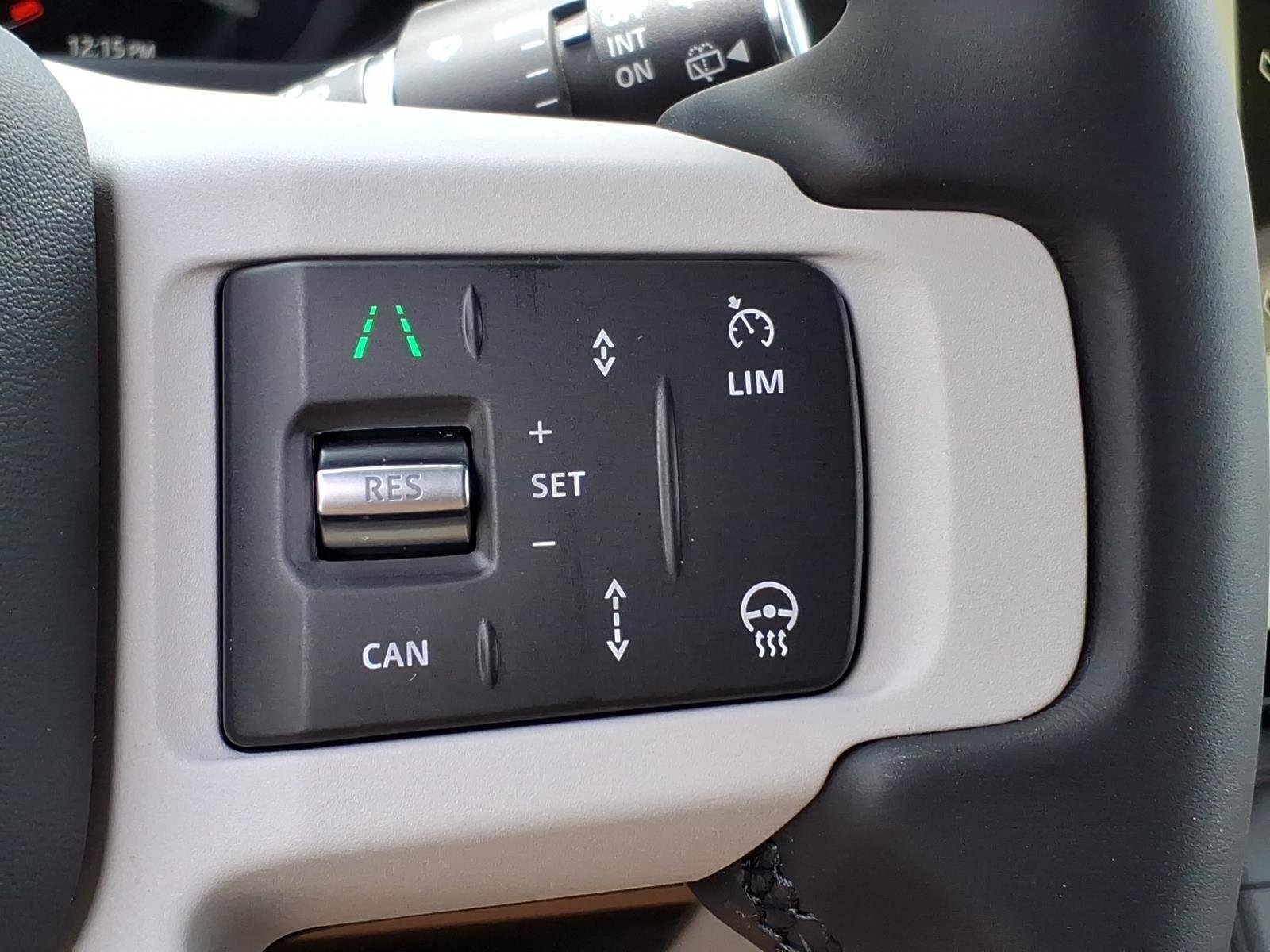 New 2026 Fuji White LAND ROVER X-Dynamic SE image 15