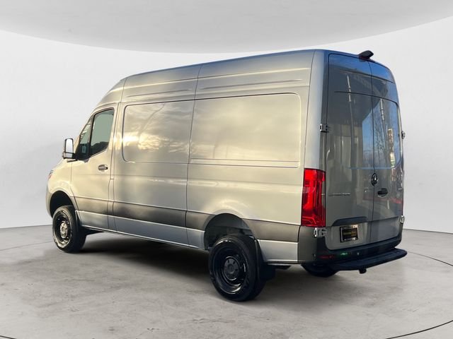 New 2026 High-tech+silver+metallic Mercedes-Benz Cargo 144 WB image 3