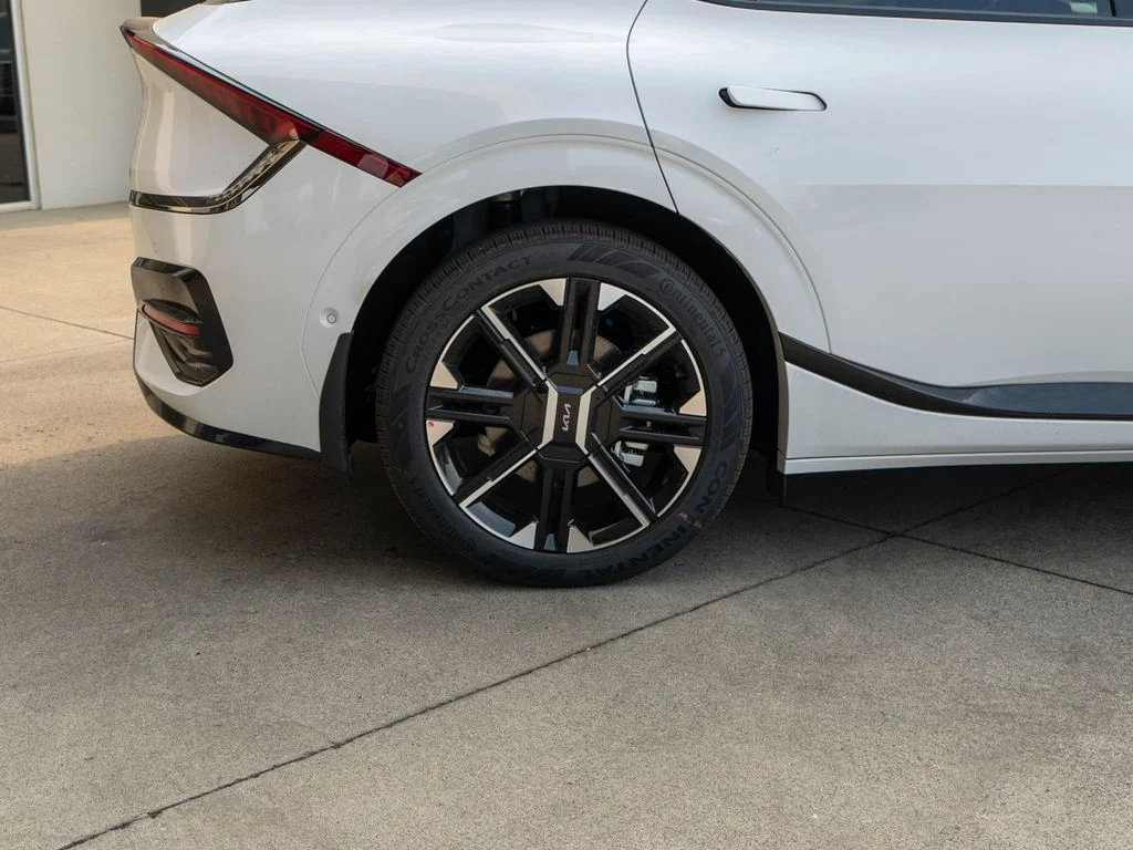 New 2026 Glacial White Pearl / Black Ro Kia GT-Line AWD image 35
