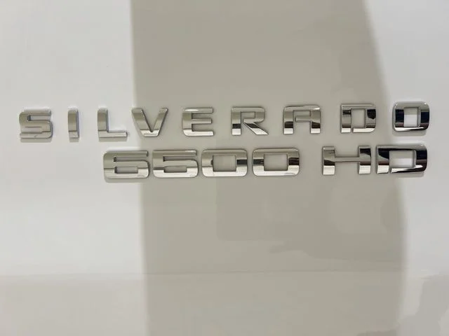 Used 2023 Summit White Chevrolet 1WT image 22