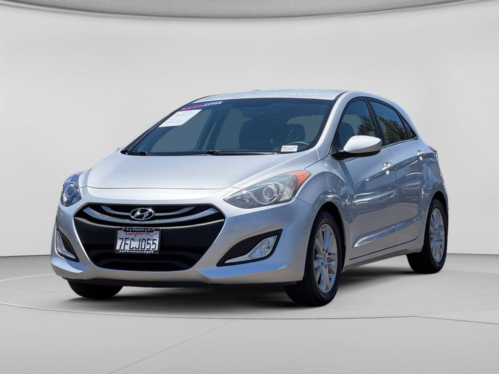 Used 2014 Shimmering Silver Hyundai Base image 6