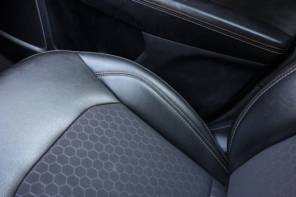 Used 2020 White Jeep Latitude image 33