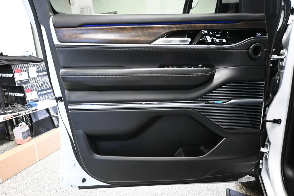Used 2022 White Jeep Series II image 13