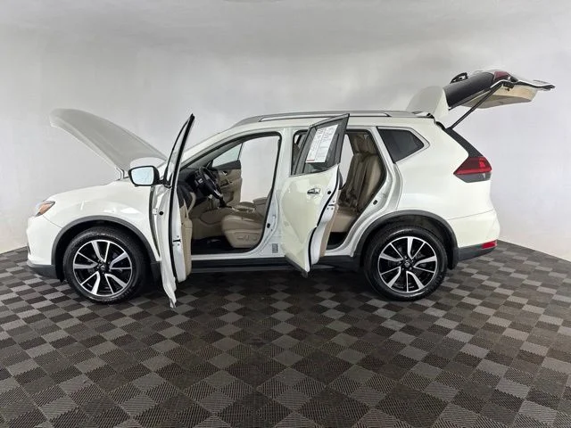 Used 2020 White Nissan SL image 9