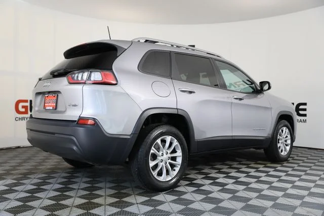 Used 2020 Silver Jeep Latitude image 7