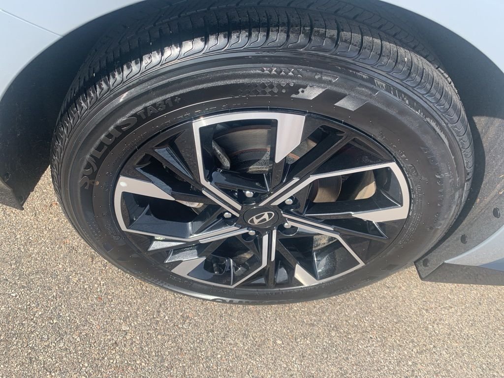 Certified Used 2025 Blue Hyundai SEL image 31