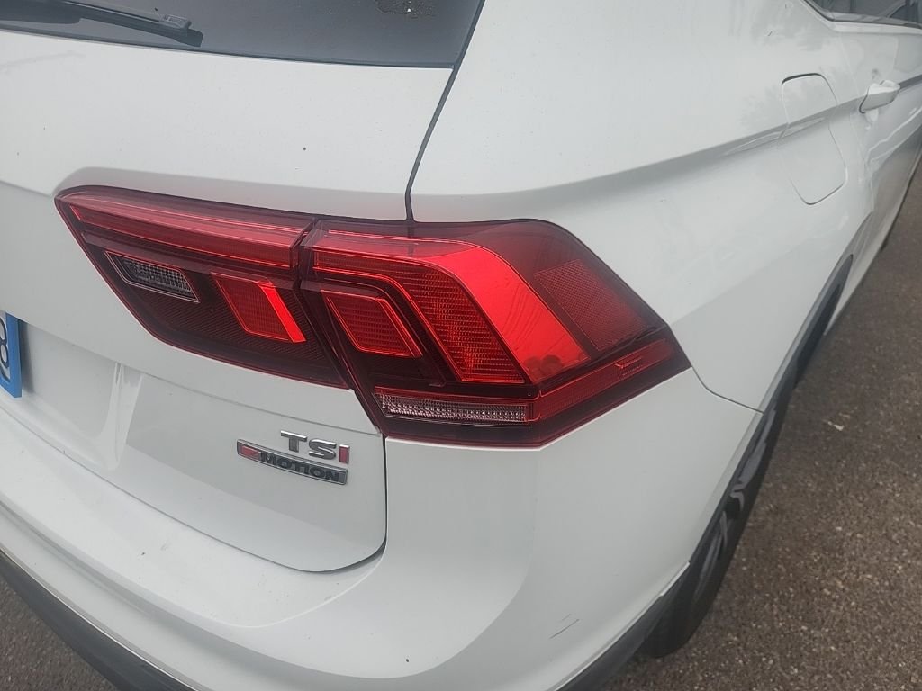 Used 2018 White Volkswagen 2.0T SE image 14