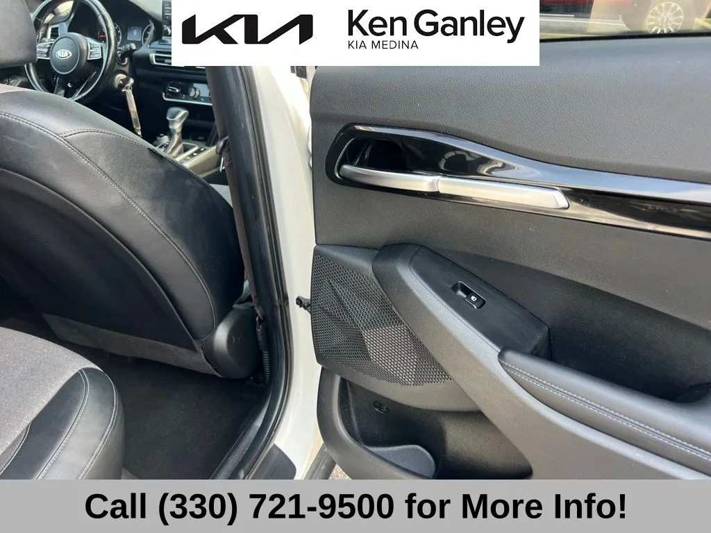 Used 2021 White Kia S image 51