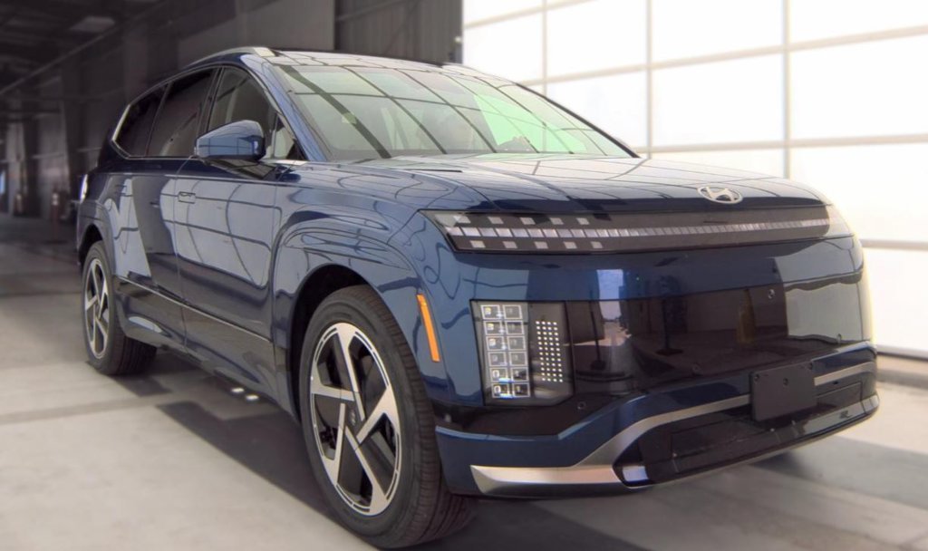 Used 2026 Hyundai IONIQ 9 Performance Calligraphy with VIN 7YAMYFS59TY008232 for sale in Kansas City