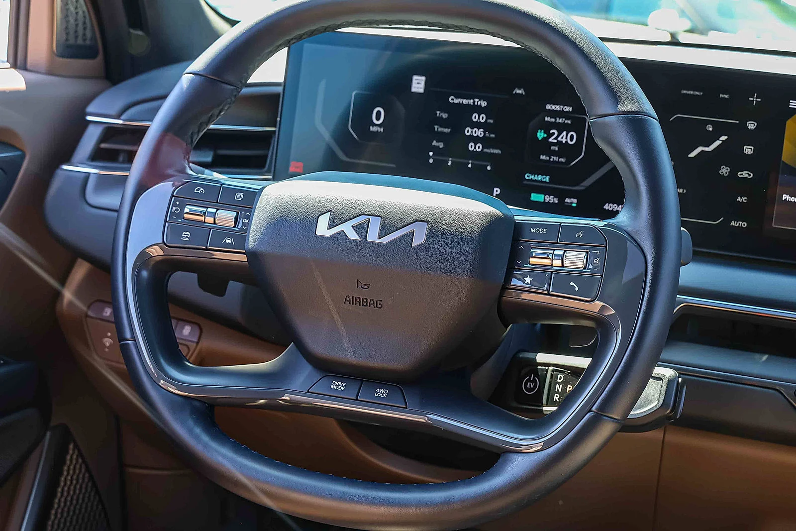 Certified Used 2024 Snow White Pearl Kia GT-Line image 13
