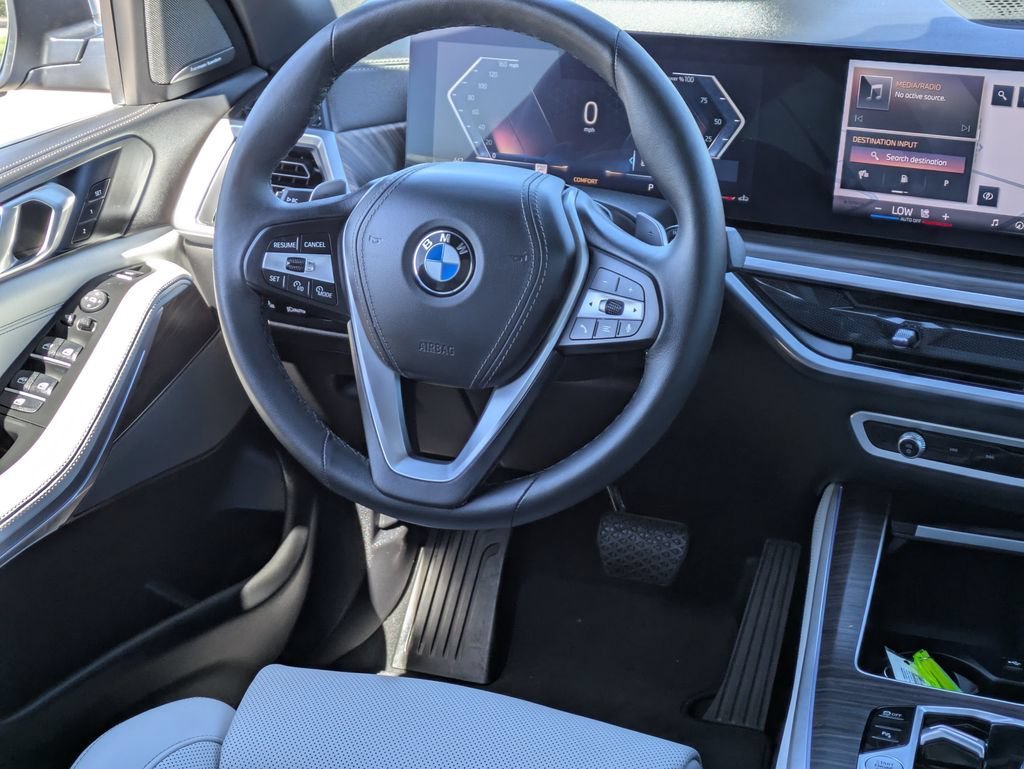 Used 2024 Skyscraper Grey Metallic BMW sDrive40i image 17
