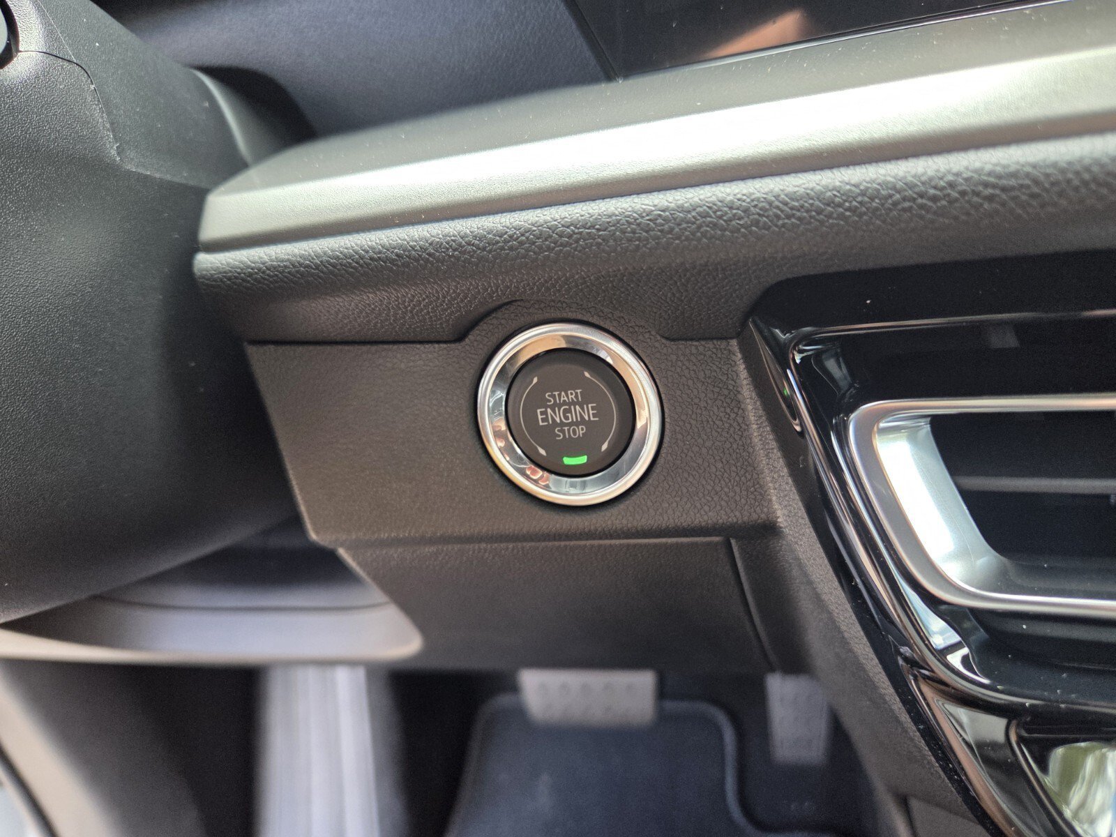 2027 Chevrolet Traverse LT - Photo 31