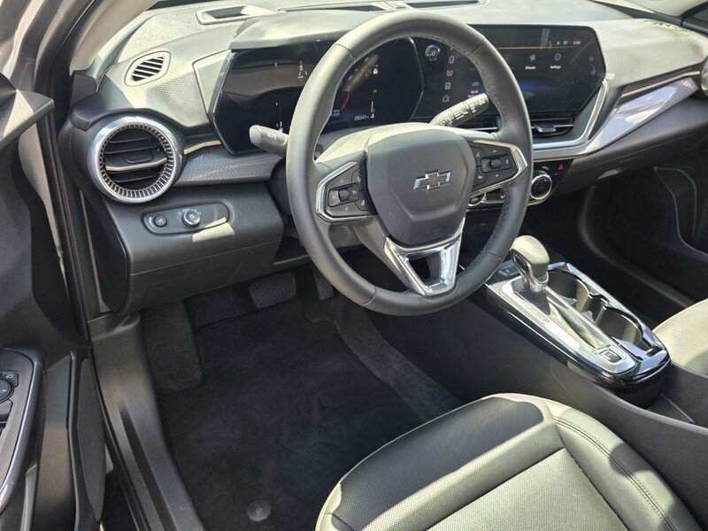 Used 2025 Sterling Gray Metallic CHEVROLET FWD 4DR ACTIV image 11