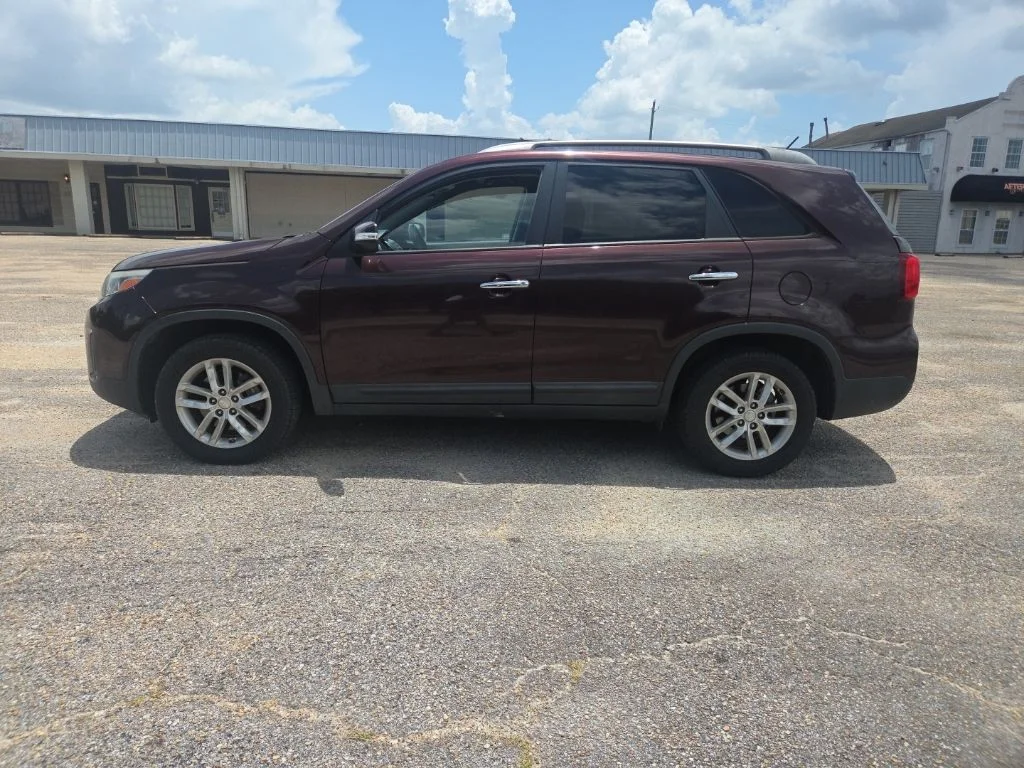 Used 2015 Red Kia LX image 7