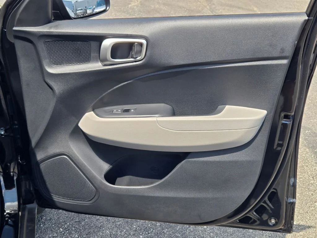 New 2026 Onyx Black Hyundai SEL image 5