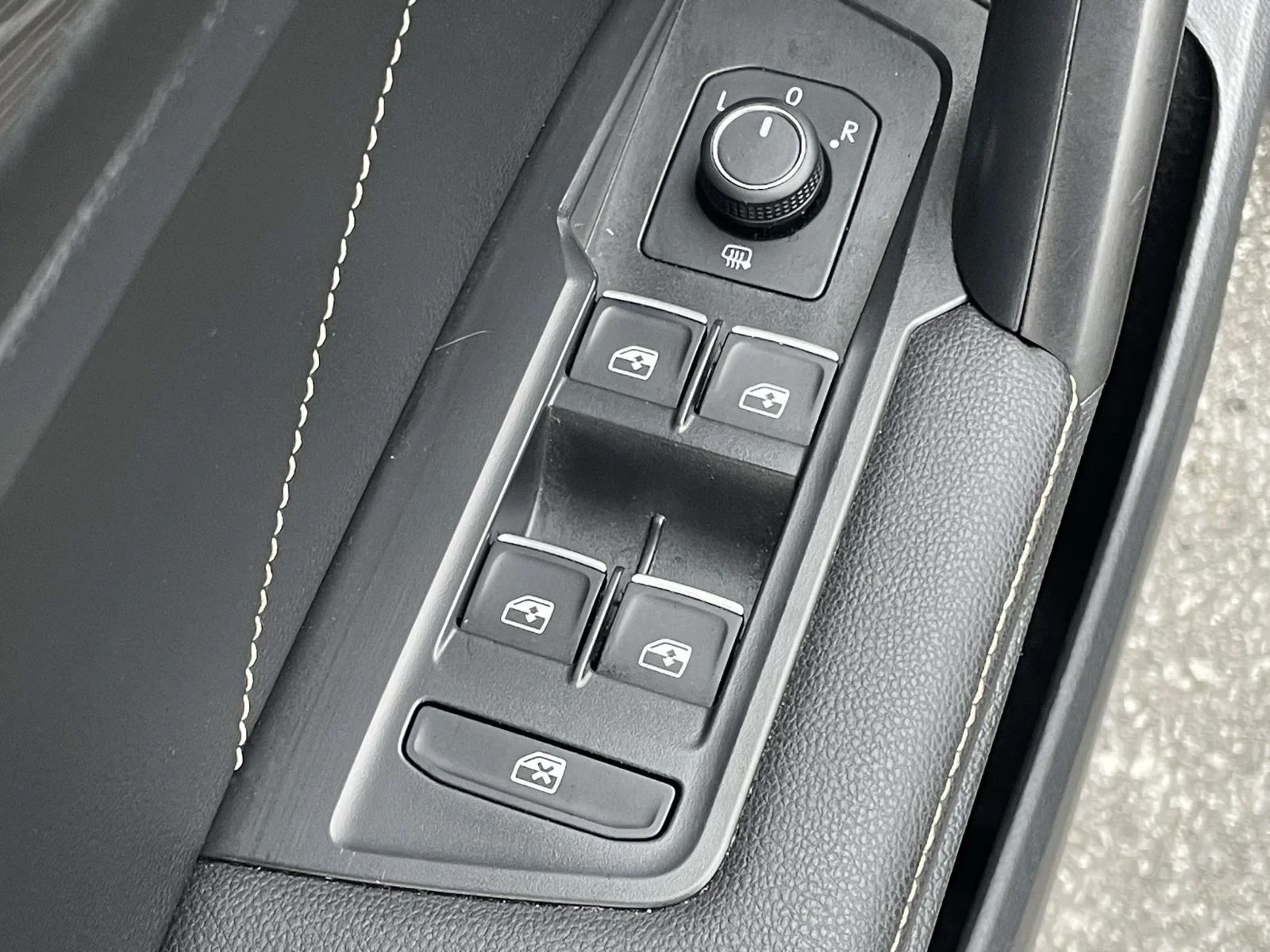 Used 2022 Deep Black Pearl Volkswagen SE R-Line Black image 6