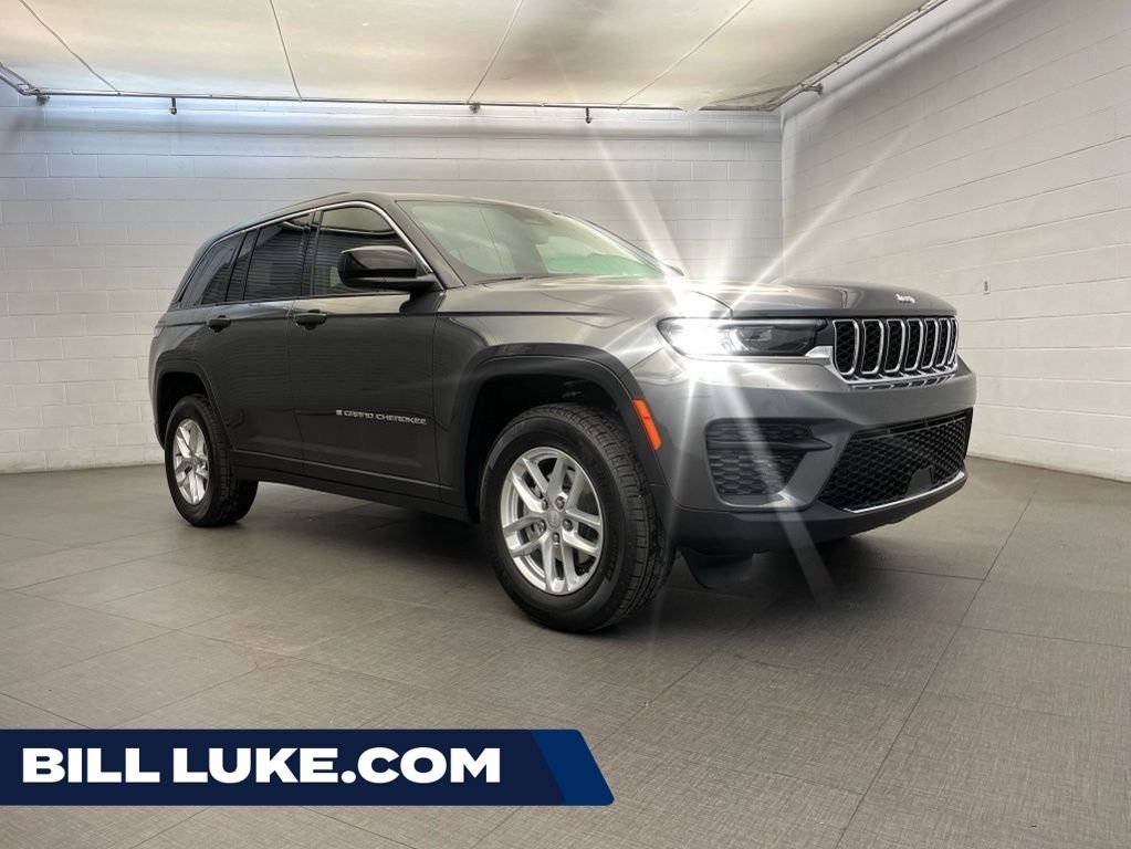 New 2026 Baltic Gray Metallic Clear-Coat Exterior Paint Jeep Laredo X image 1
