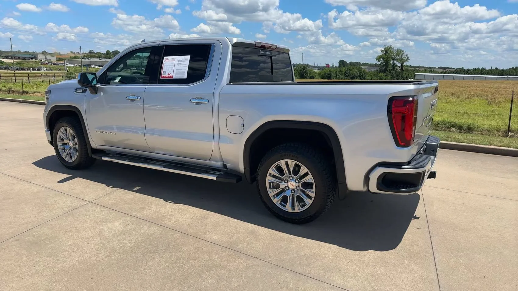 Used 2022 Quicksilver Metallic GMC Denali image 7