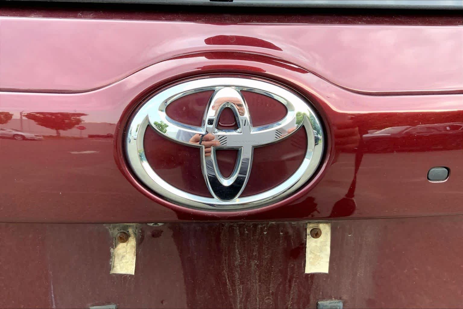 Used 2019 Ooh La La Rouge Mica Toyota Limited Platinum image 10