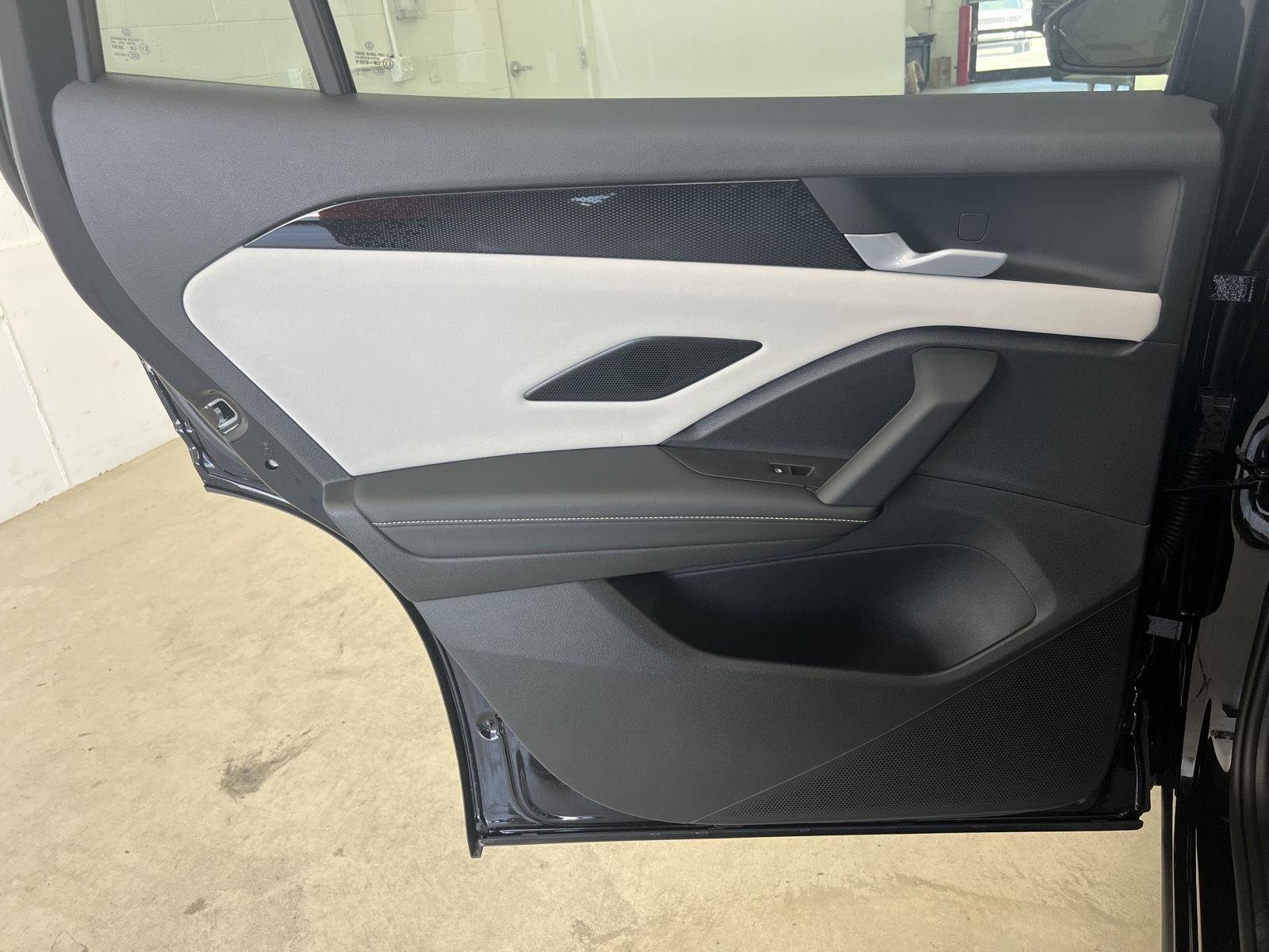 New 2026 deep black pearl Volkswagen SE image 22