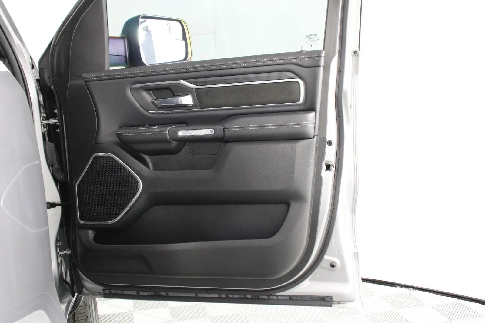 Used 2023 Billet Silver Metallic Clearcoat Ram Laramie image 20